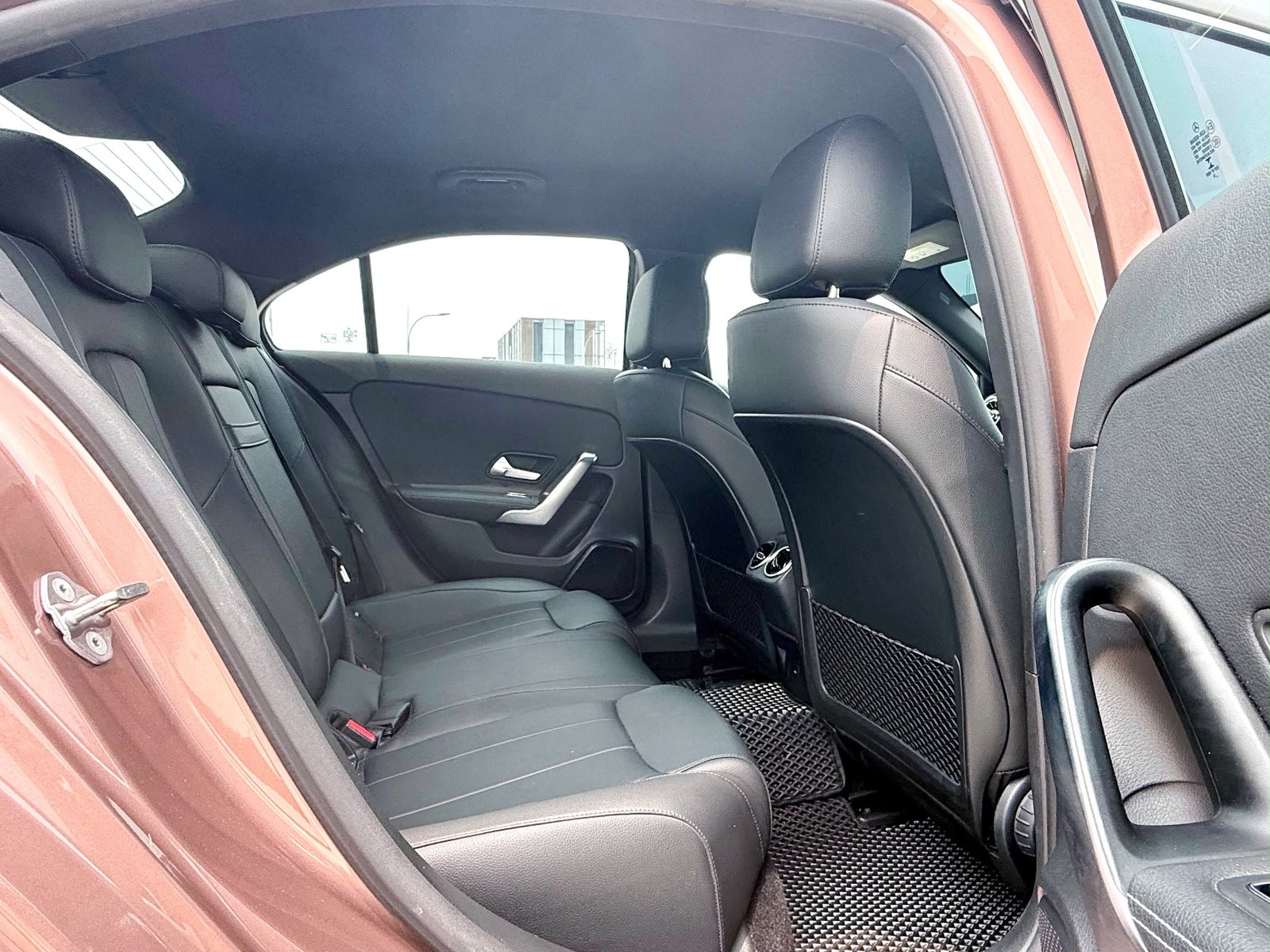 Mercedes-Benz A180 Saloon Progressive photo 6